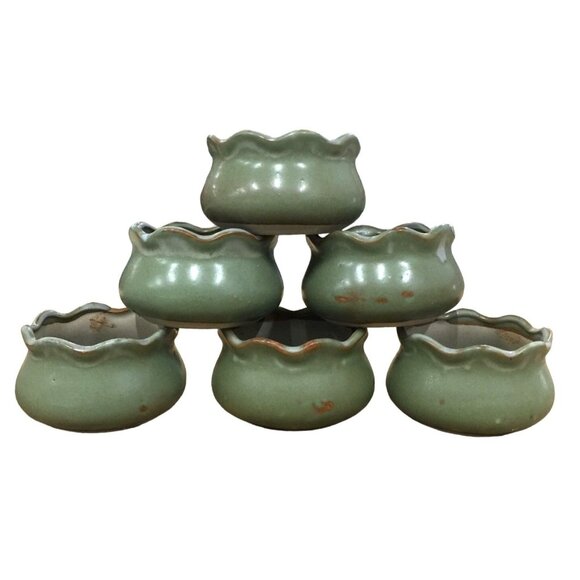 Cute Set of Olive Mini Planters / Flower Pots - Simple Scalloped Edge - Set of 6 - Picture 1 of 8